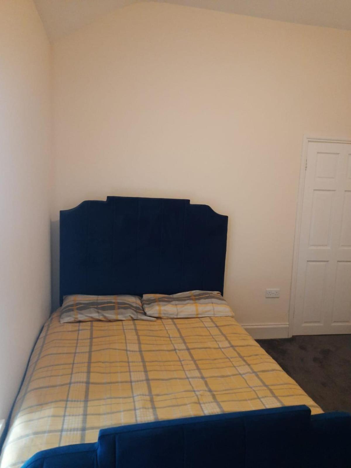 Lovely Bedroom With Shared Kitchen & Bathroom Free Parking Walsall Exteriör bild