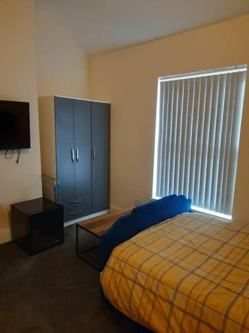 Lovely Bedroom With Shared Kitchen & Bathroom Free Parking Walsall Exteriör bild